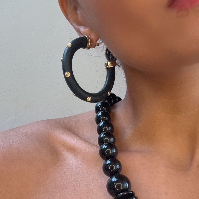 ARGOLA MADEIRA COM STRASS