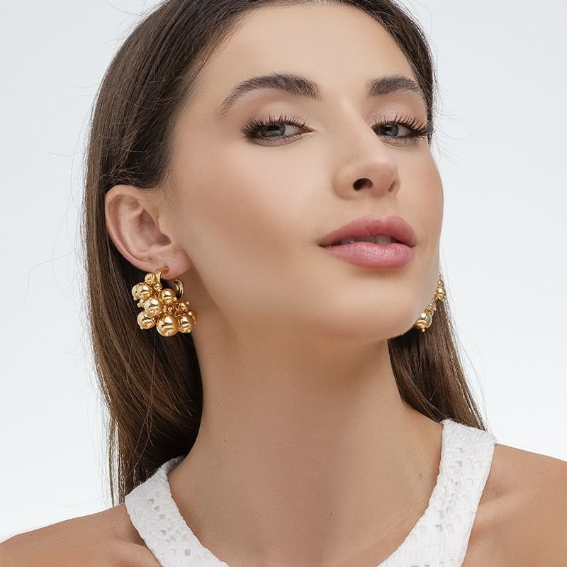 ARGOLA COM CACHOS DE BOLAS