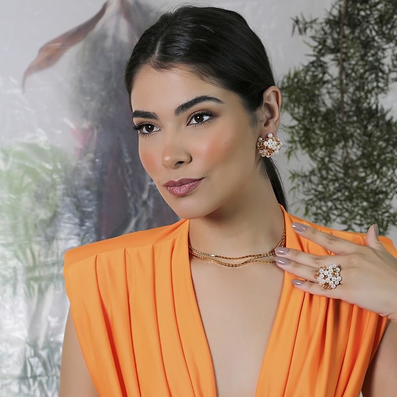 BRINCO CHUVEIRO COM CRISTAIS E PÉROLA 