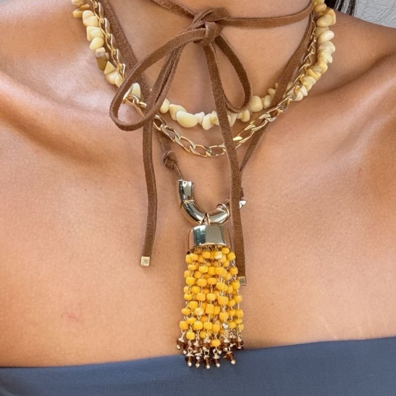 COLAR DE COURO COM PINGENTE DE PENCA MISSANGA