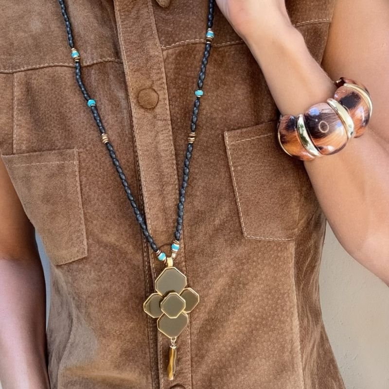 COLAR MADEIRA LONGA COM PINGENTE ACRILICO