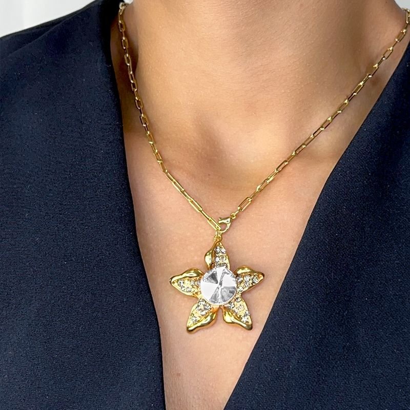 COLAR GRAVATA COM FLOR CRAVEJADA - 60CM