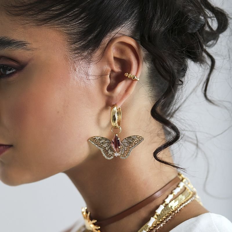 PIERCING FAKE COM DETALHES EM FORMATO DE CORAÇÃO